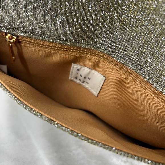 A new day Clutch or Crossbody bag - Picture 9 of 11